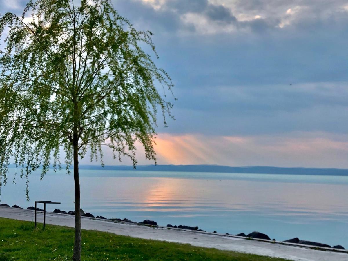 Siófoki Vízparti Nyaraló - Lake Side Apartman Exterior foto